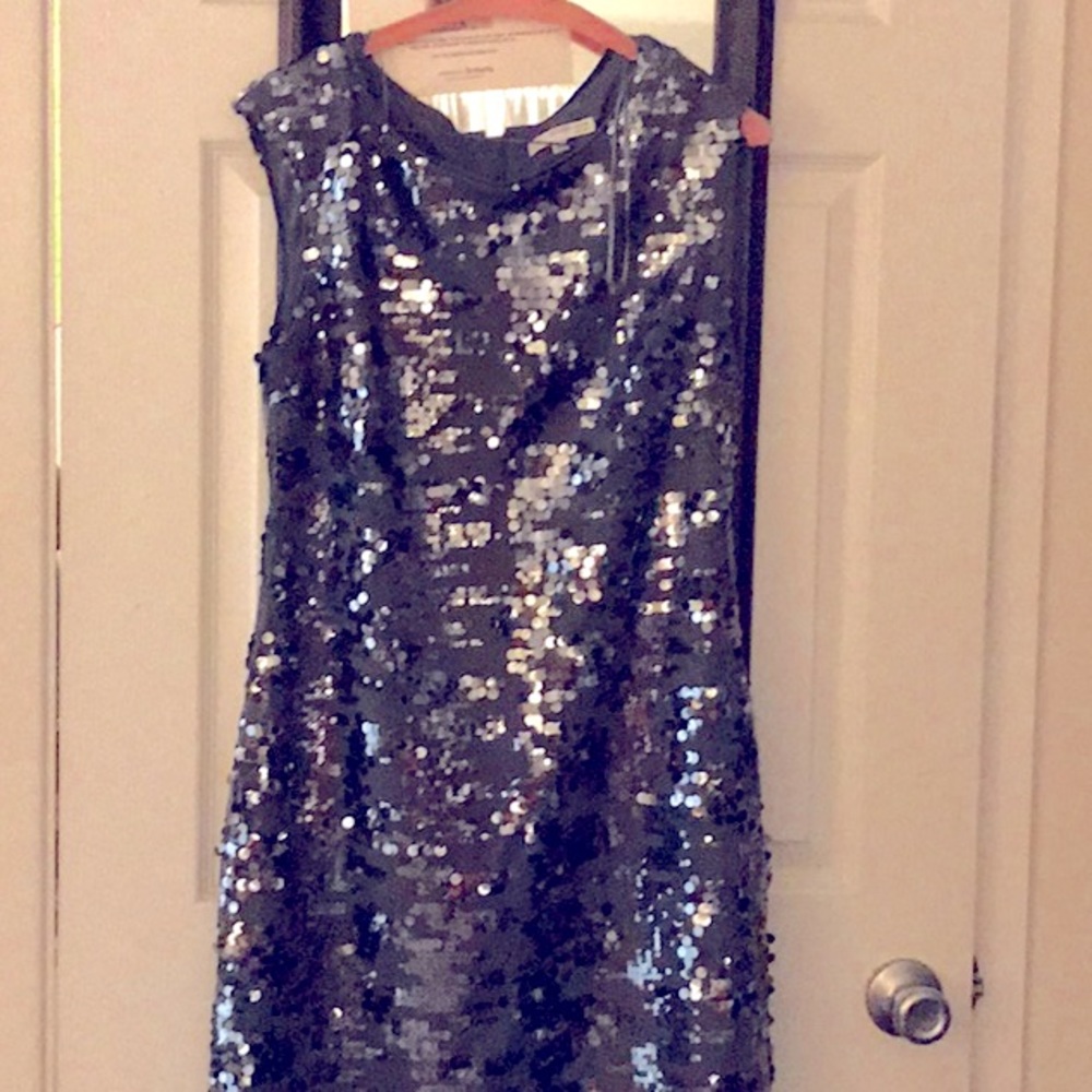 Grey evening sleeve less dress